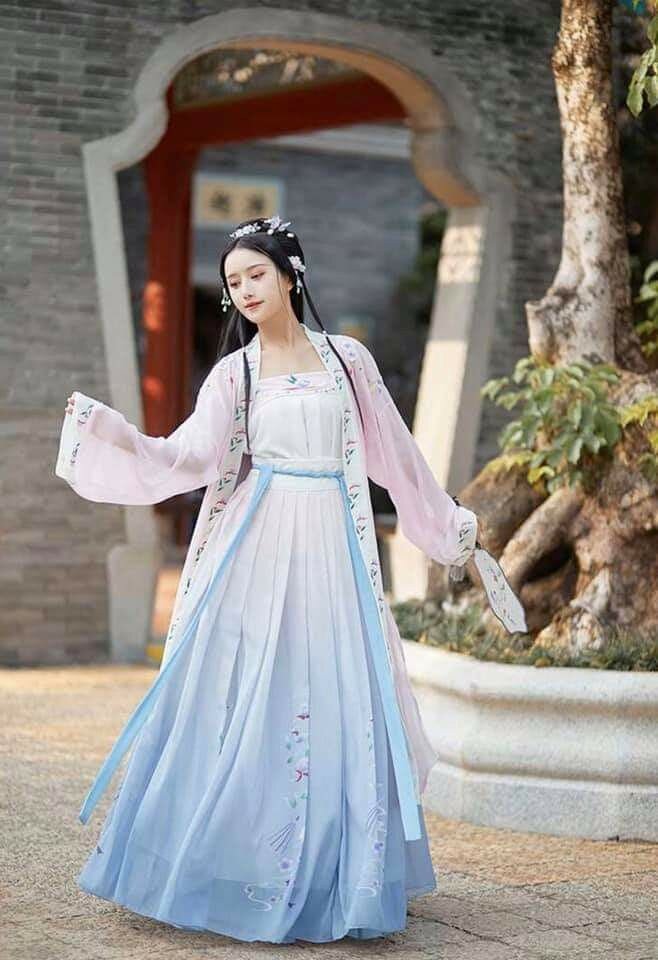 Vintage-Style Hanfu Ear坠,A Blend of Traditional Elegance and Modern Charm Vintage-Style Hanfu Ear坠,A Blend of Traditional Elegance and Modern Charm