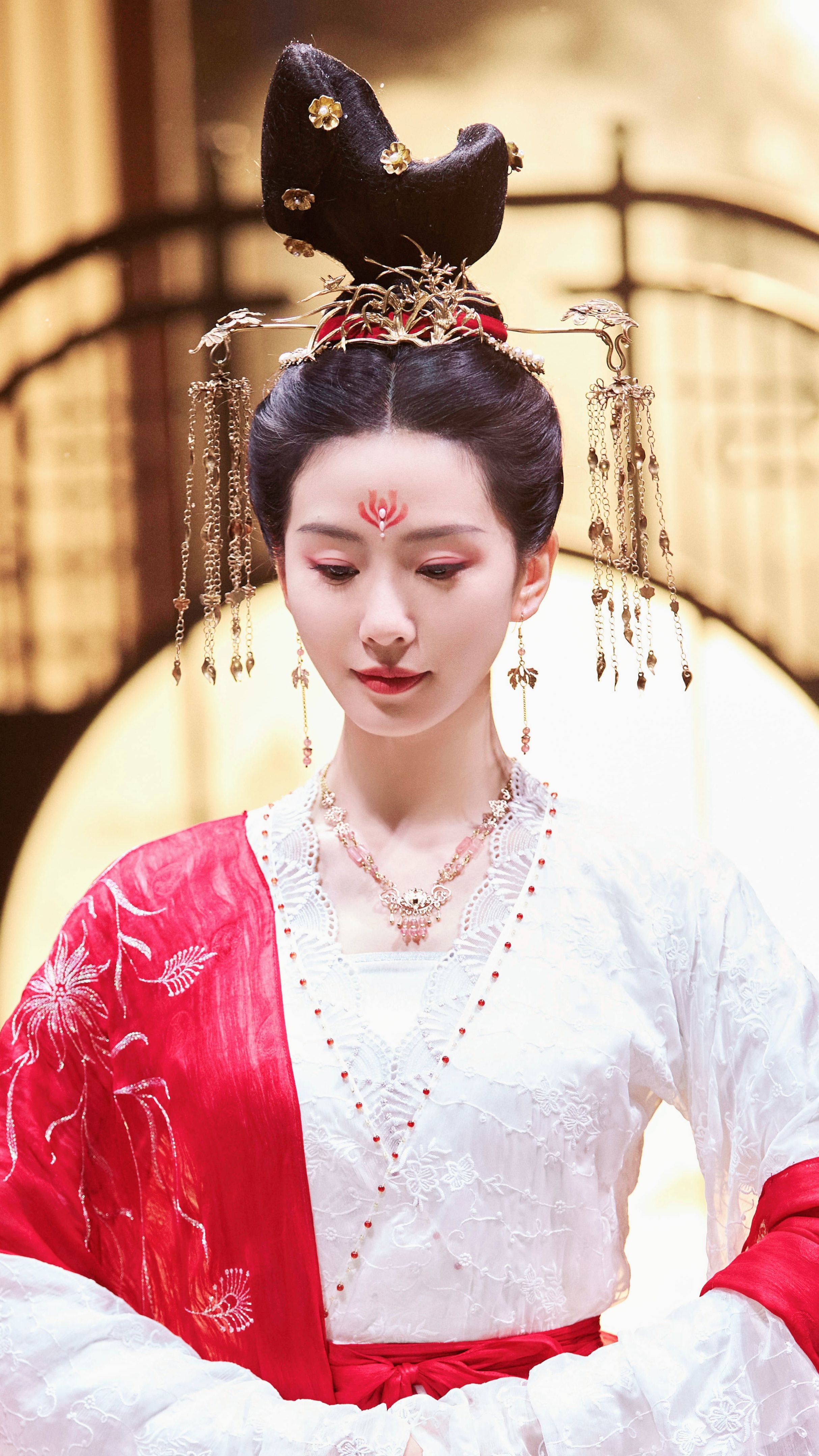 The Scholars Attire:Cloud-肩马面 Skirt and its Cultural Significance The Scholars Attire:Cloud-肩马面 Skirt and its Cultural Significance