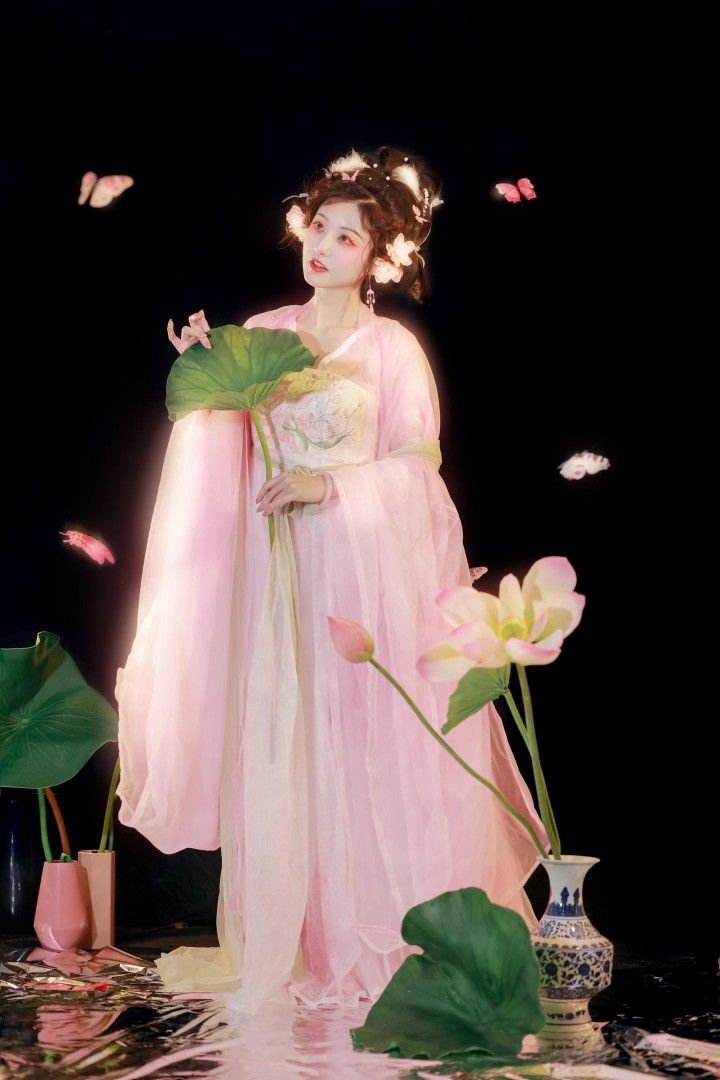 The Complete Set of Hanfu Clothing in the Wei,Jin,and Southern and Northern Dynasties