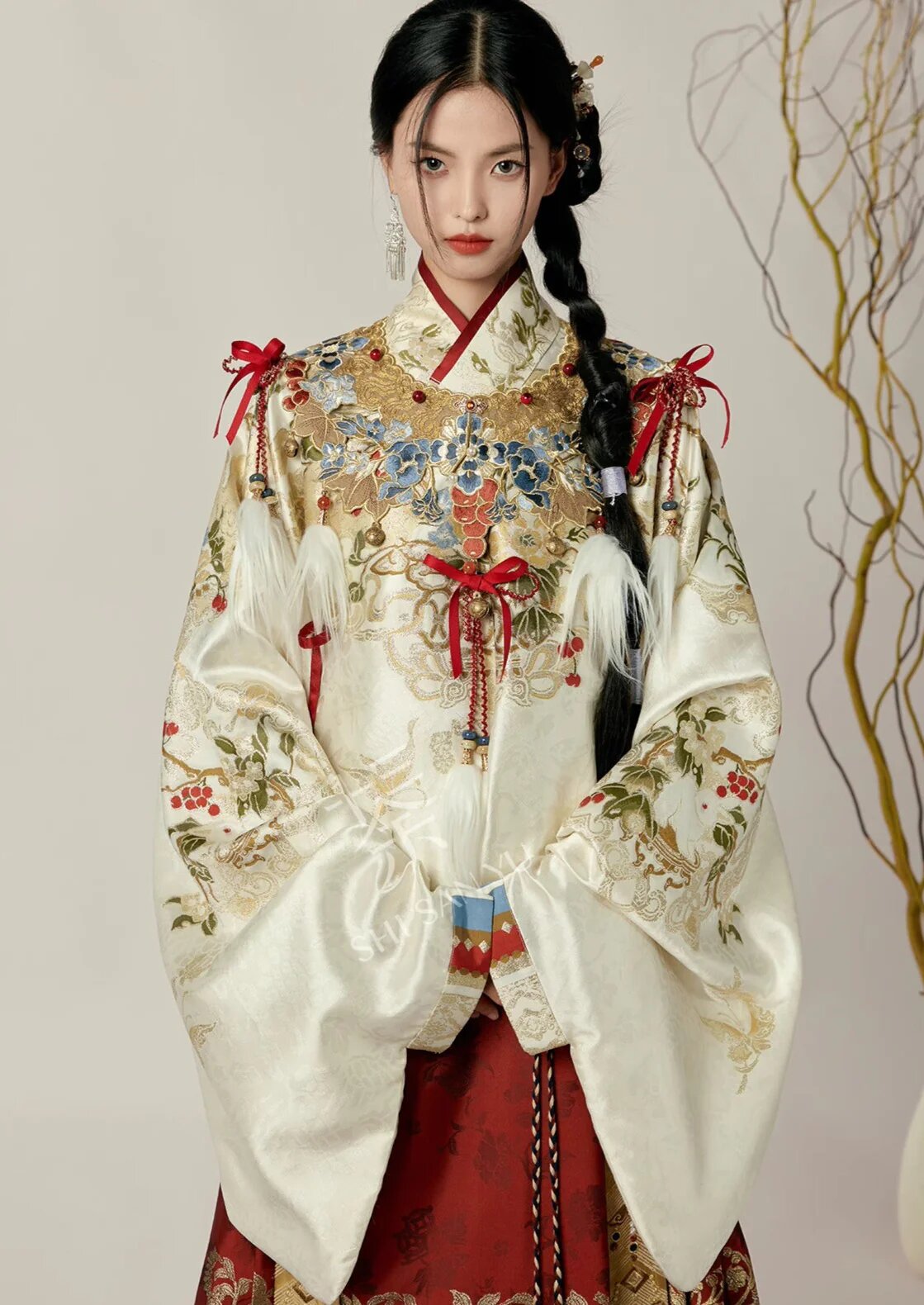 The Intricate Charm of Lace-Lined Cheongsam Qipao