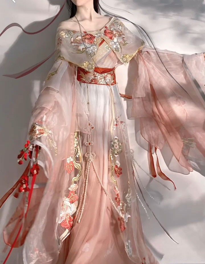 The Splendor of Hanfu:The Tang Dynastys Qiongxi Style