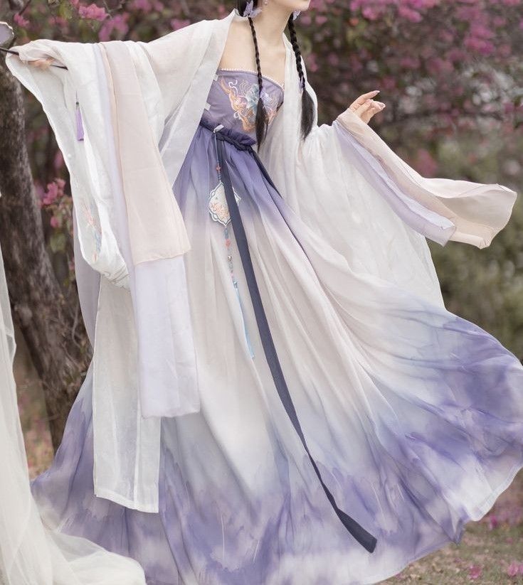 The Revival of Hanfu:Clamping Down on Traditional Chinese Elegance