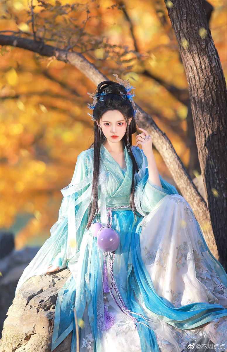 Reinventing Ming-Style Hanfu:A Journey into Traditional Chinese Fashion
