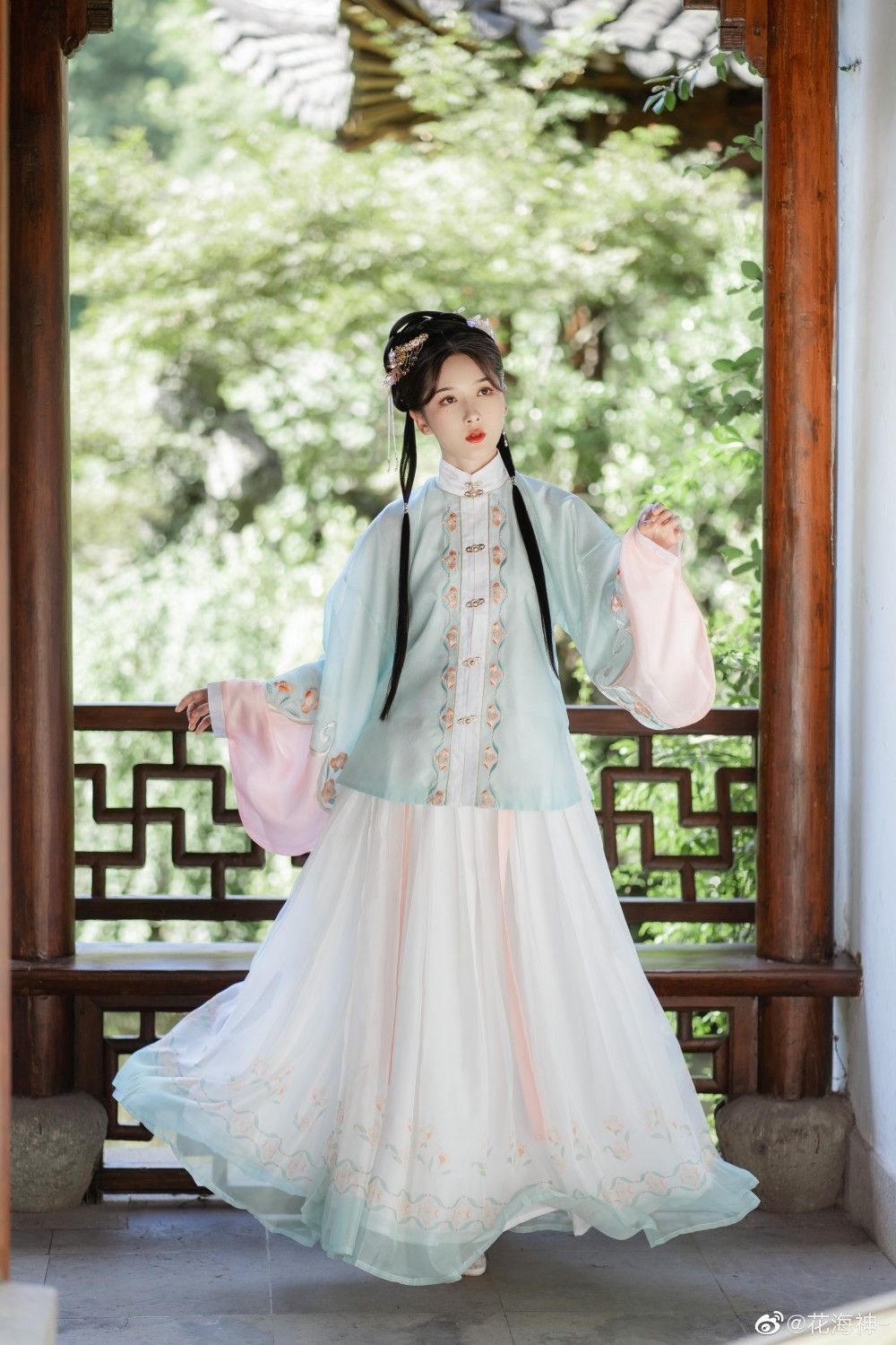The Elegance of High Heels with Cheongsam:The Cultural Fusion in the Republic of China The Elegance of High Heels with Cheongsam:The Cultural Fusion in the Republic of China
