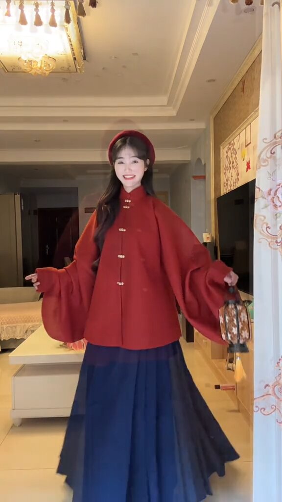 Embracing Modernity in Traditional Cheongsam:A Journey of Unconventional Evolution