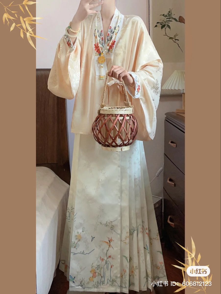 Original Song Dynasty Hanfu Four-Piece Set:Unveiling the Splendor of Traditional Elegance