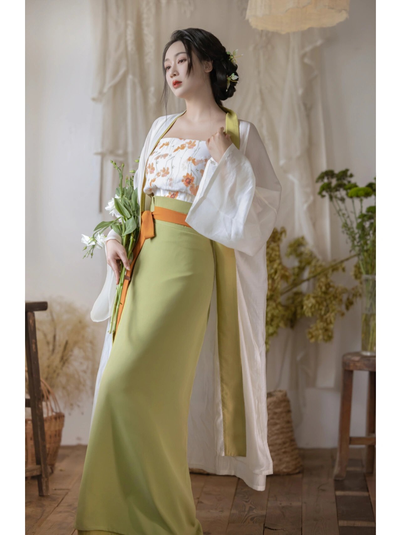 Embracing the New Chinese Elegance:The Qipao Wedding Gown as a Modern Icon of Love