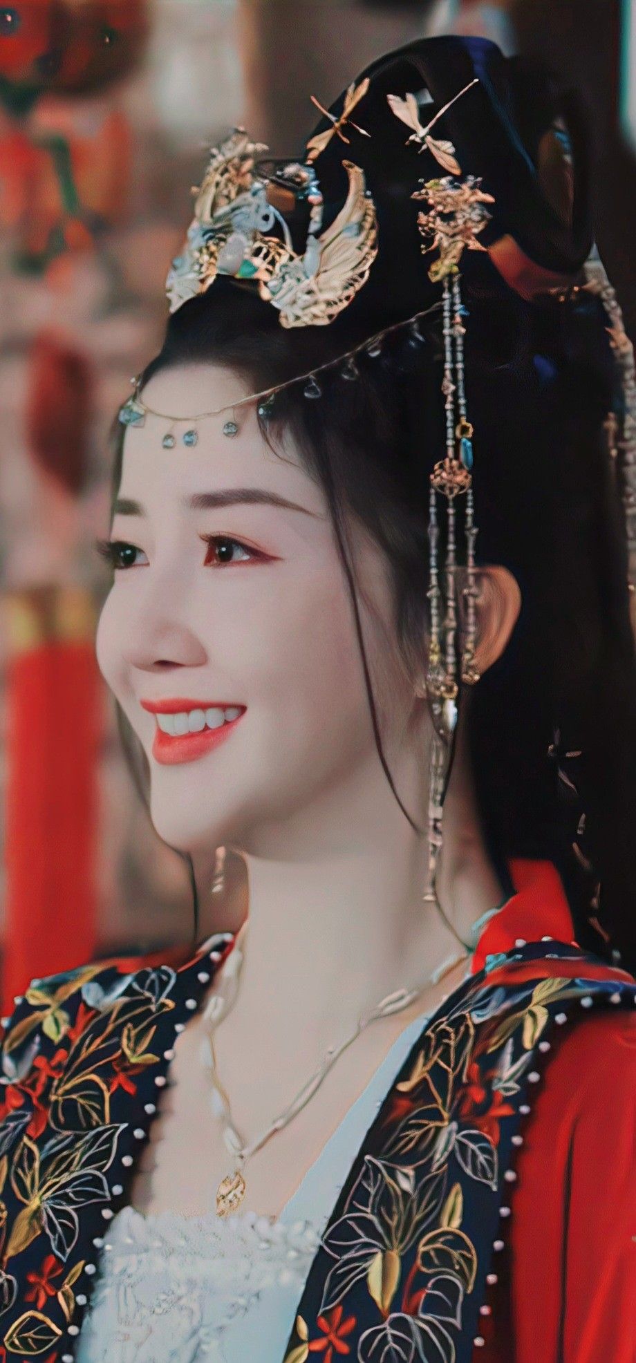 The Little Girl in Traditional Hanfu at Age 7 The Little Girl in Traditional Hanfu at Age 7