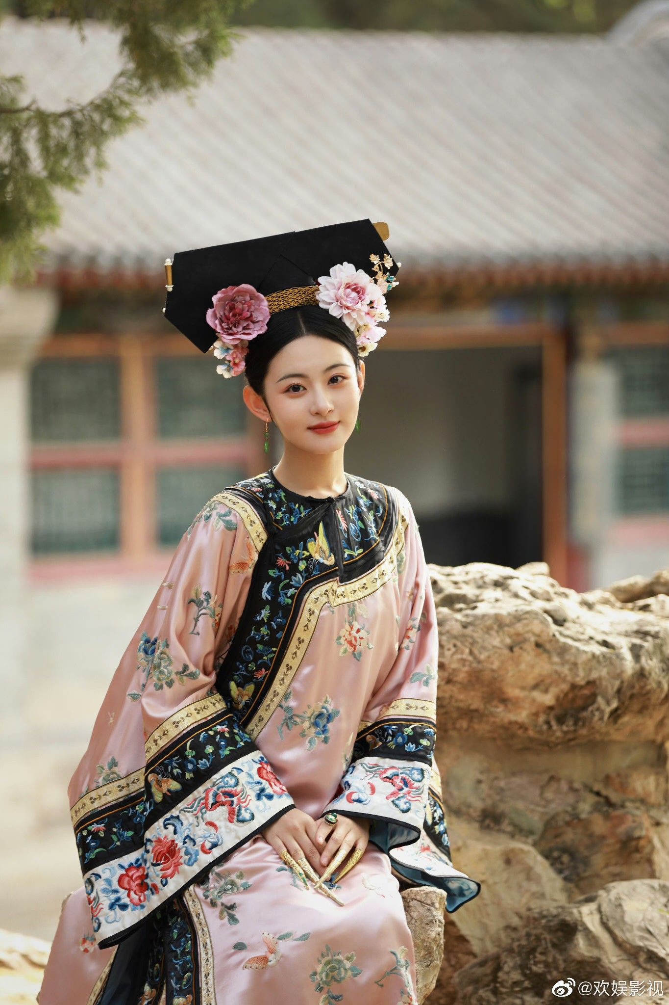 The Powerful Elementary Student in Hanfu Traditional Chinese Costume:A Vintage Journey