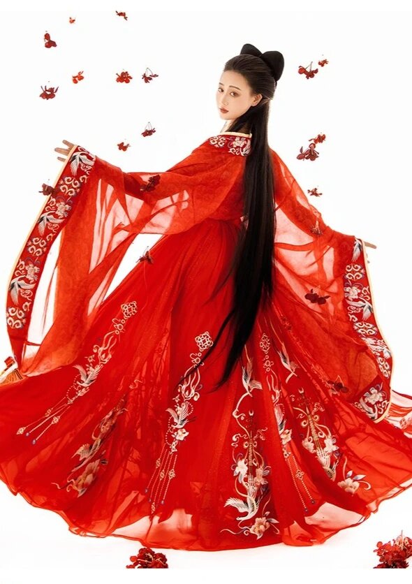 Embracing the Sky in Traditional Splendor:Original Hanfu Fashion under a Vast Blue Canvas Embracing the Sky in Traditional Splendor:Original Hanfu Fashion under a Vast Blue Canvas