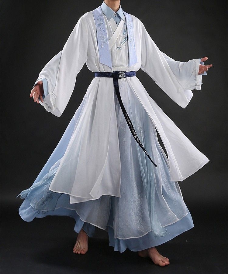 Elegant Bridal Gowns for Petite Brides:The Charm of Qipao as a Toast-Worthy Attire