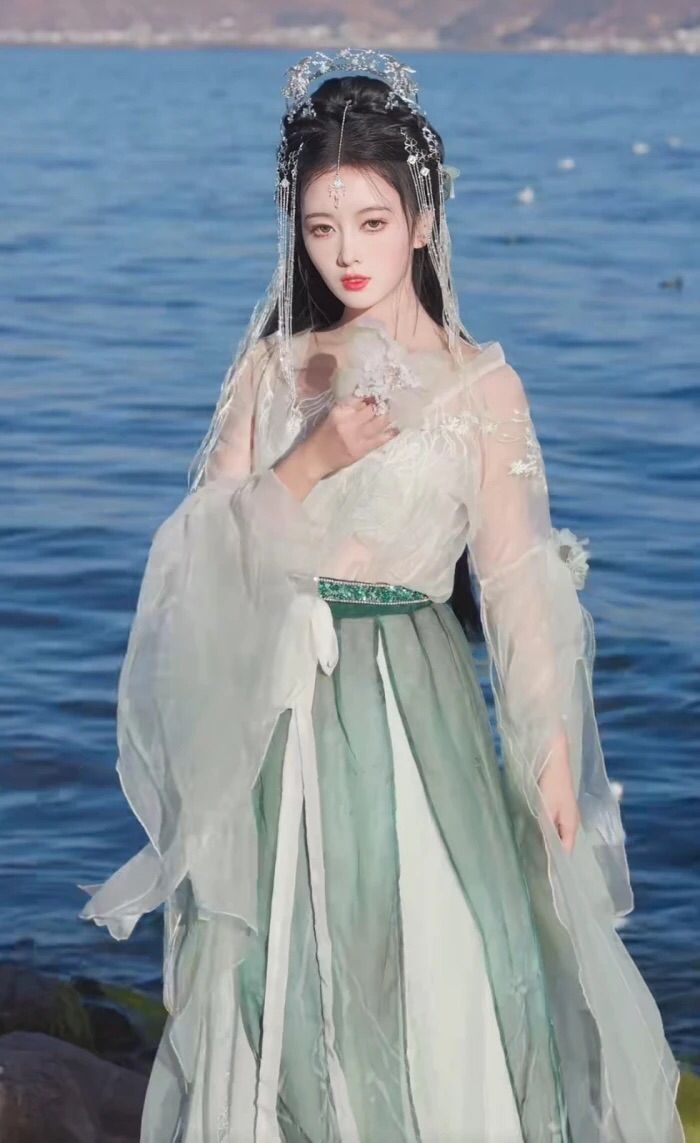 Elegant New Collection of Qipao Shawls and High-End Accessories