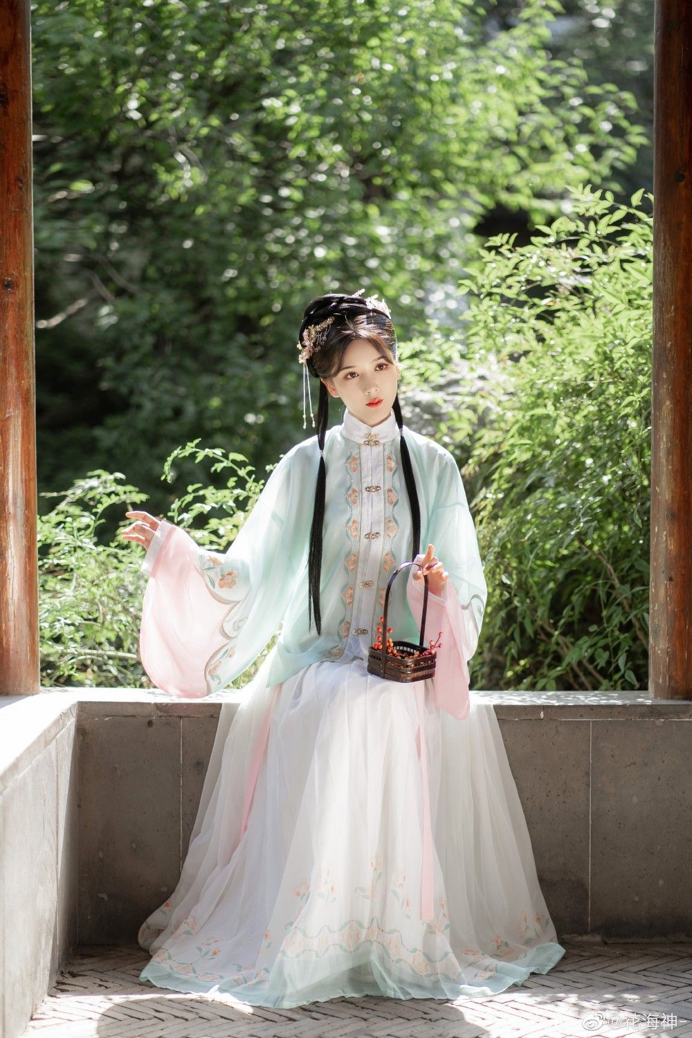 The Twelve Flower Deities in Hanfu:A Girl Childs Journey into Traditional Chinese Beauty