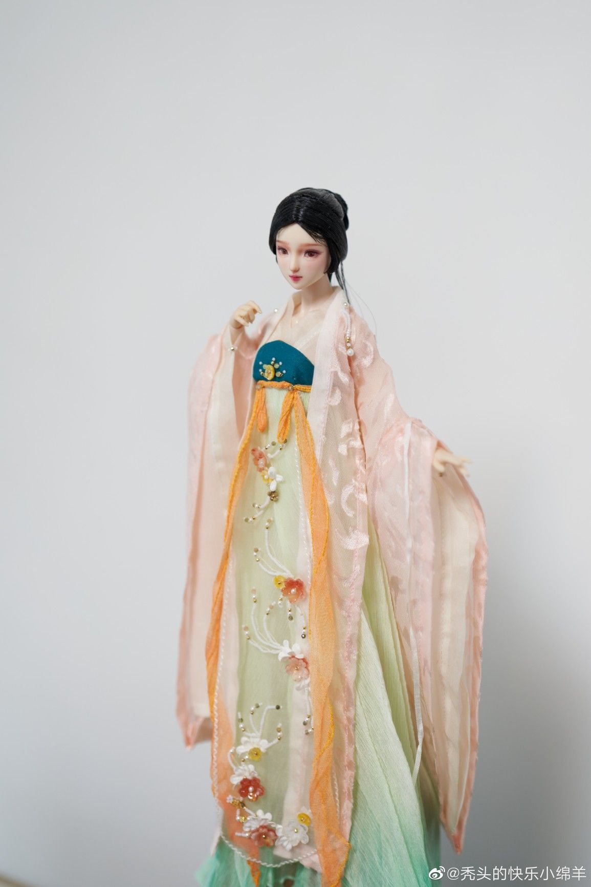 The Enchantment of Hanfu for a Girl Child during the Chinese New Year The Enchantment of Hanfu for a Girl Child during the Chinese New Year