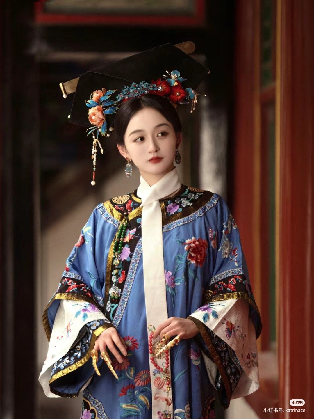 Elegant Bridal Gowns and Cheongsam Flavor:The Essence of Traditional Chinese Wedding Elegant Bridal Gowns and Cheongsam Flavor:The Essence of Traditional Chinese Wedding