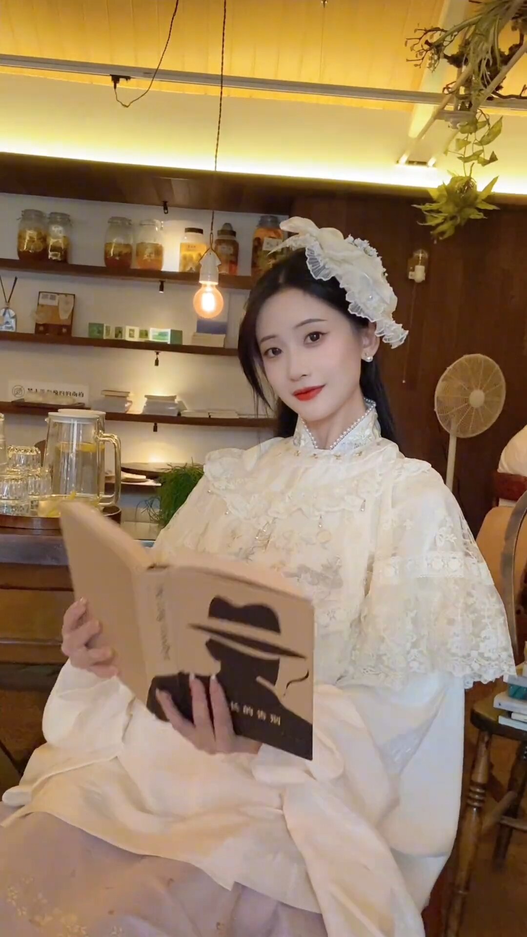 Pure Color Cheongsam:The Elegance of a 40-50 Year Old Woman
