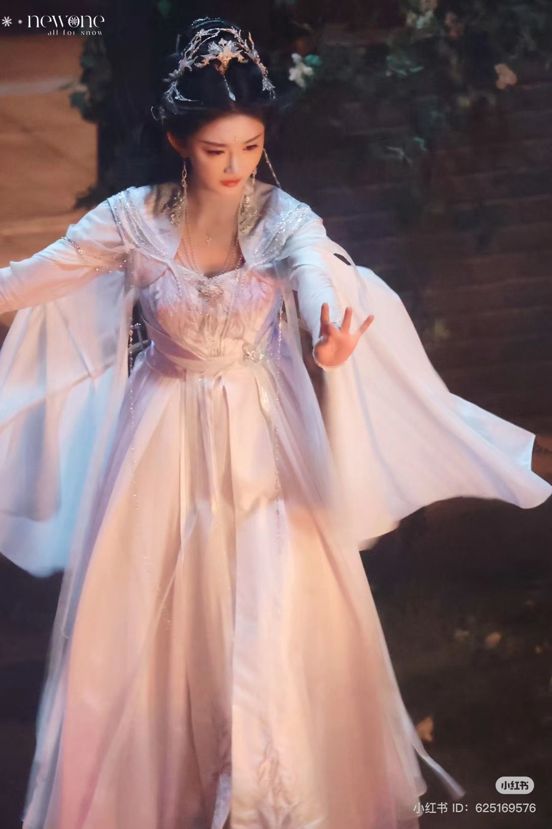 Ancient-Style Hairpins,Girls Traditional Horseface Skirt and the Charm of Traditional Chinese Dress Ancient-Style Hairpins,Girls Traditional Horseface Skirt and the Charm of Traditional Chinese Dress