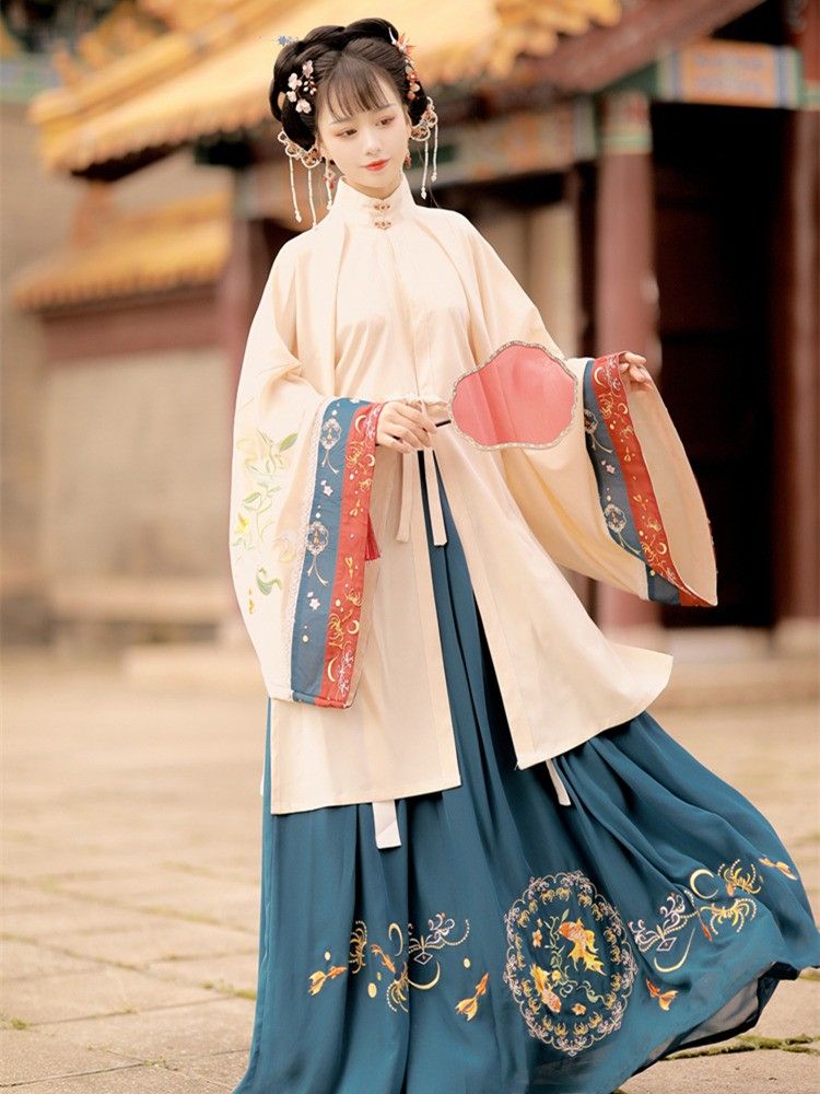 Childrens Fans with Traditional Chinese Hanfu Costumes Childrens Fans with Traditional Chinese Hanfu Costumes