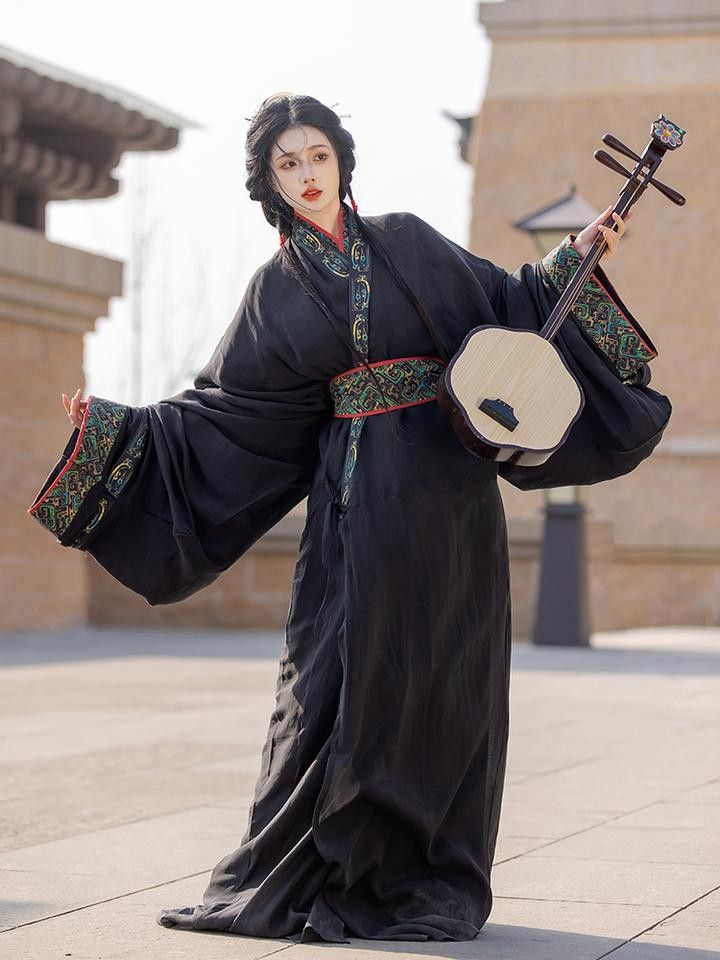 Embracing the Plus-Size Beauty in Hanfu Fashion:The Rise of the Curvier Hanfu Women Embracing the Plus-Size Beauty in Hanfu Fashion:The Rise of the Curvier Hanfu Women