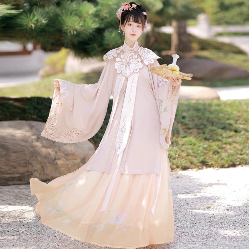 Chinese Style Ma-Faced Skirt Ensemble for Autumn Winter 2023:Fashion and Tradition Meet Chinese Style Ma-Faced Skirt Ensemble for Autumn Winter 2023:Fashion and Tradition Meet