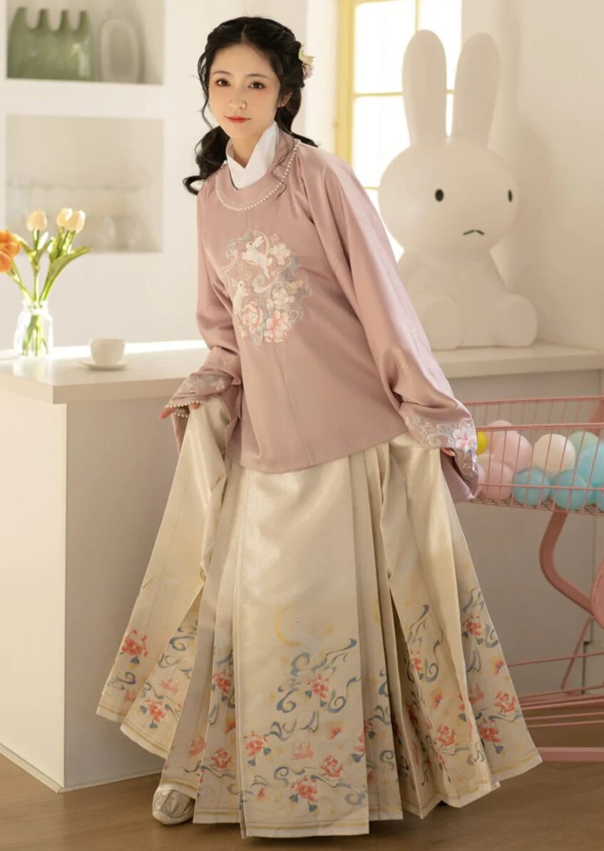 The Splendor of Consort Yang in Hanfu:The Tang Dynastys Splendid Era The Splendor of Consort Yang in Hanfu:The Tang Dynastys Splendid Era