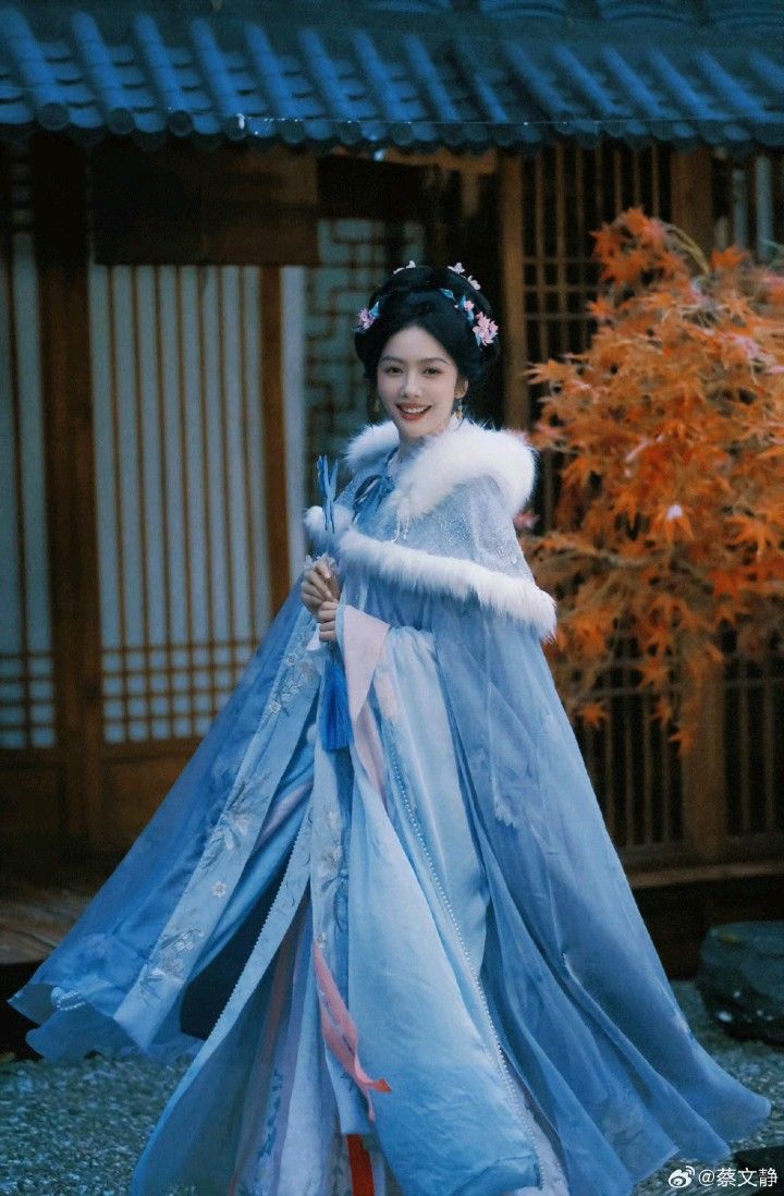 Hanfu Hair Accessories:The Rising Popularity of Spring-Loaded Clasp Hairpins