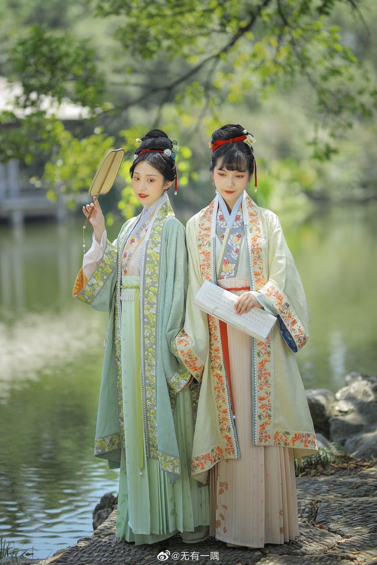 The Charm of Cheongsam with a Delicate Overlay of a Little Blouse The Charm of Cheongsam with a Delicate Overlay of a Little Blouse