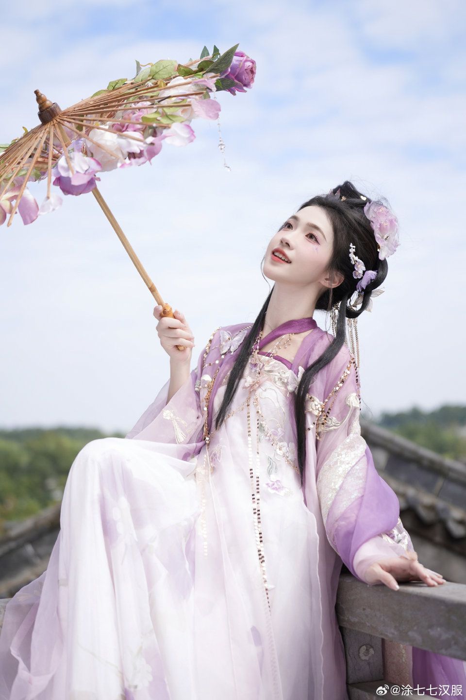 The Rise of Traditional Chinese Girls Fashion:The Charm of Hanfu in Modern Times The Rise of Traditional Chinese Girls Fashion:The Charm of Hanfu in Modern Times
