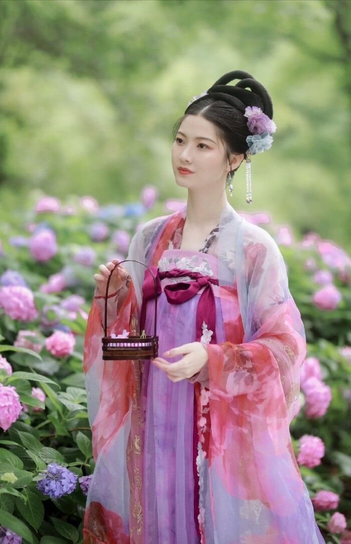 The Rise of Hanfu Fashion:A Girls Journey into the Traditional Chinese Attire The Rise of Hanfu Fashion:A Girls Journey into the Traditional Chinese Attire