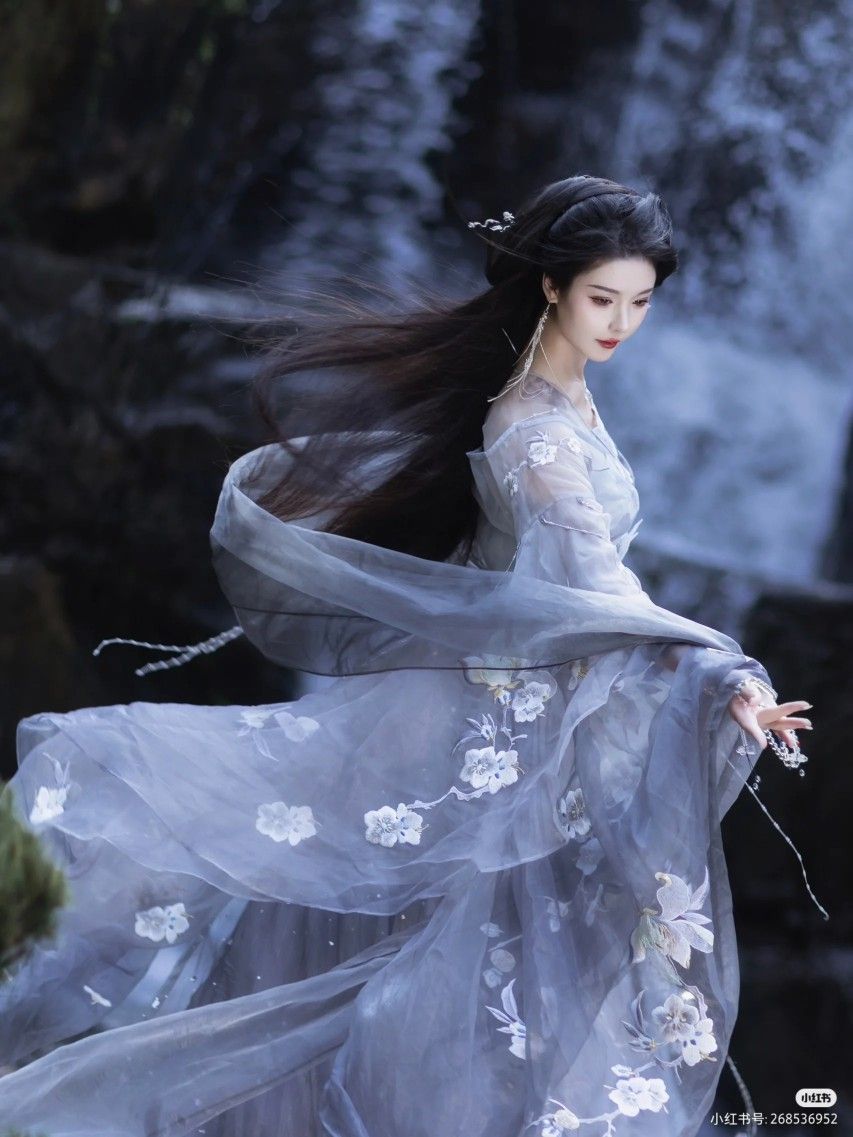 The Era of Qinghuan:Original Hanfu Fashion in a New Light The Era of Qinghuan:Original Hanfu Fashion in a New Light