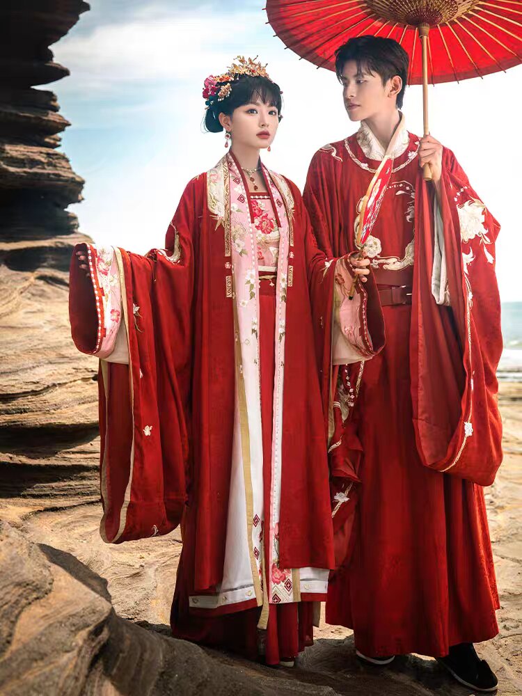 Stunning and Unique New Chinese-Style Cheongsam in Plus Sizes Stunning and Unique New Chinese-Style Cheongsam in Plus Sizes