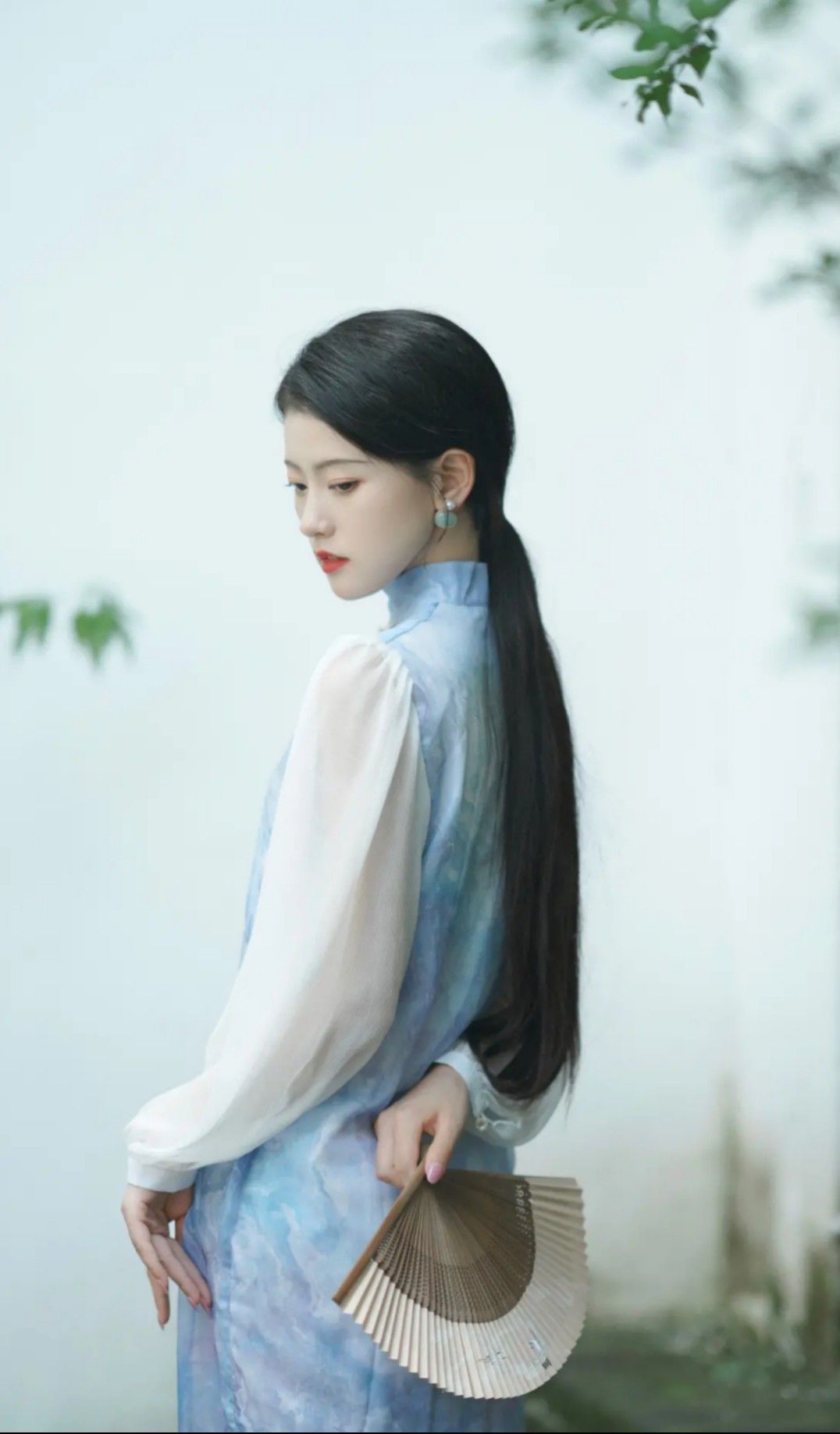 The Splendor of Tang-Style Hanfu:The Chest-High Robe and Skirt The Splendor of Tang-Style Hanfu:The Chest-High Robe and Skirt