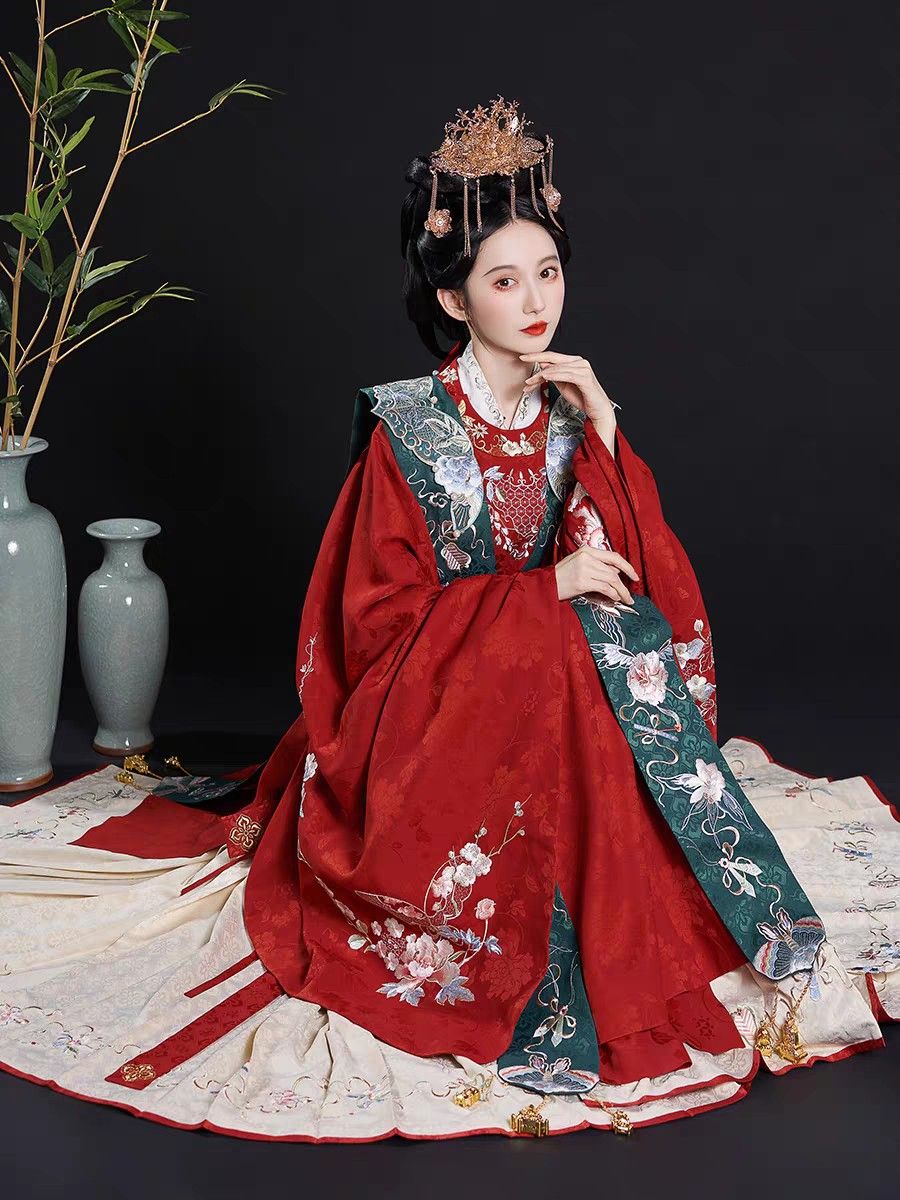 Spring and Autumn Fashion Trends:Styling the Perfect Toppings for Your Horseface Skirt Spring and Autumn Fashion Trends:Styling the Perfect Toppings for Your Horseface Skirt