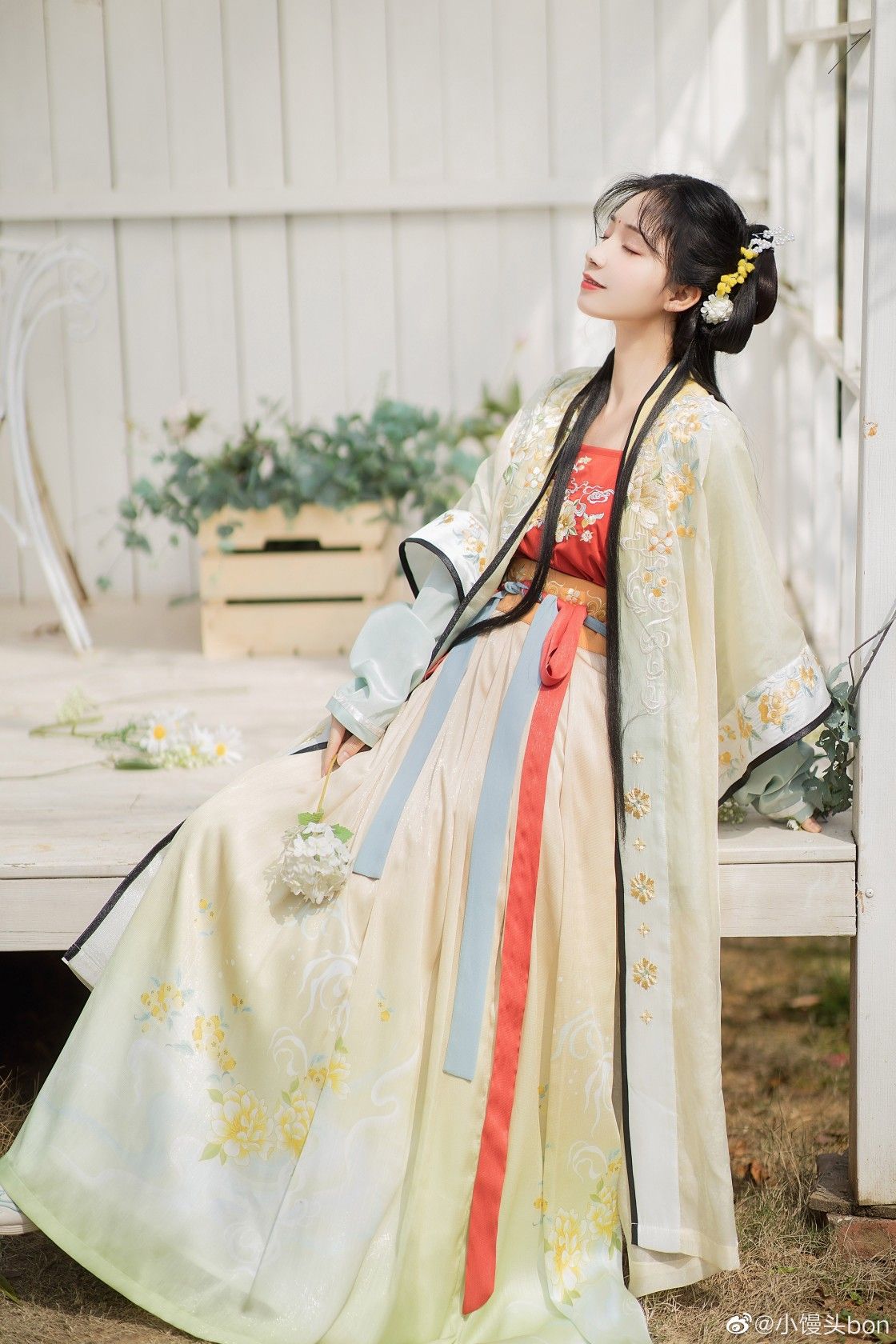 Hanfu Costume Photography:A Guide to Props and Set Design