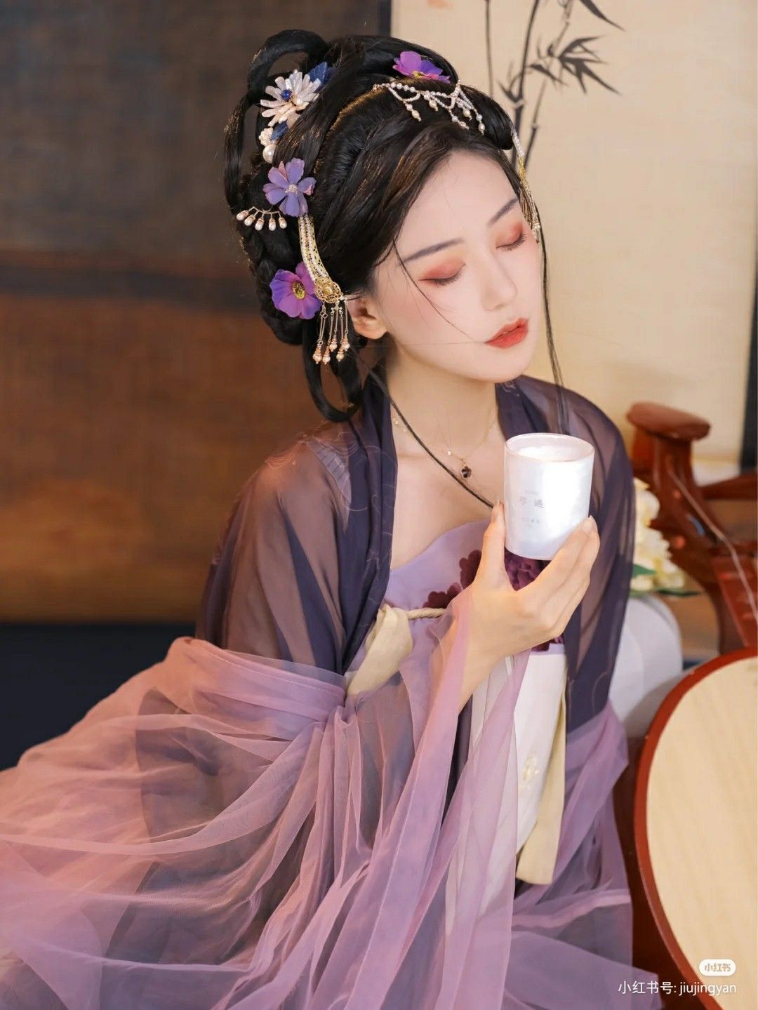 Elegant Horseface Skirt with Exquisite Embroidery Set