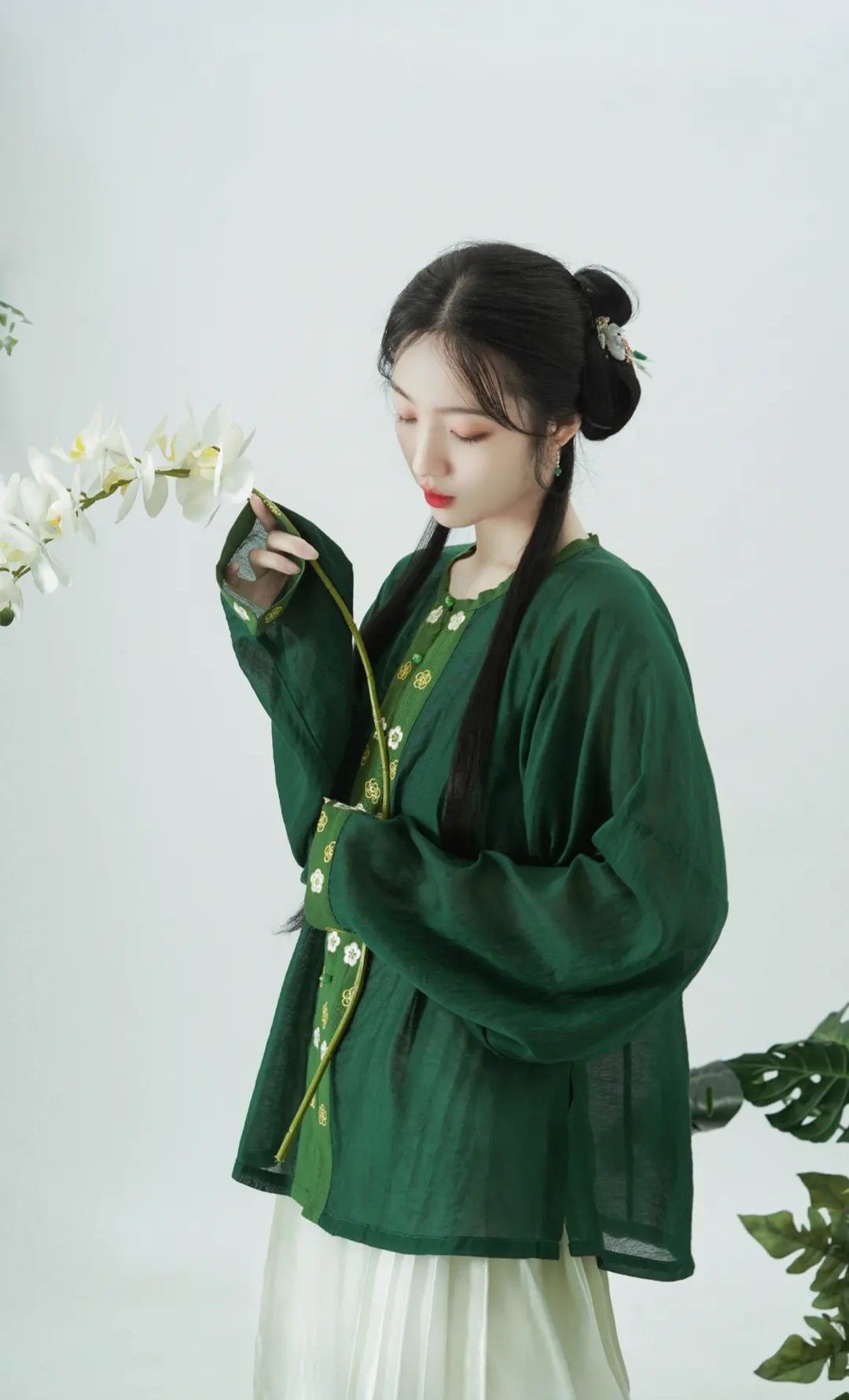 The Splendor of Sifeis Glass-like Hanfu:A Journey into the World of Glass-like Glasses The Splendor of Sifeis Glass-like Hanfu:A Journey into the World of Glass-like Glasses