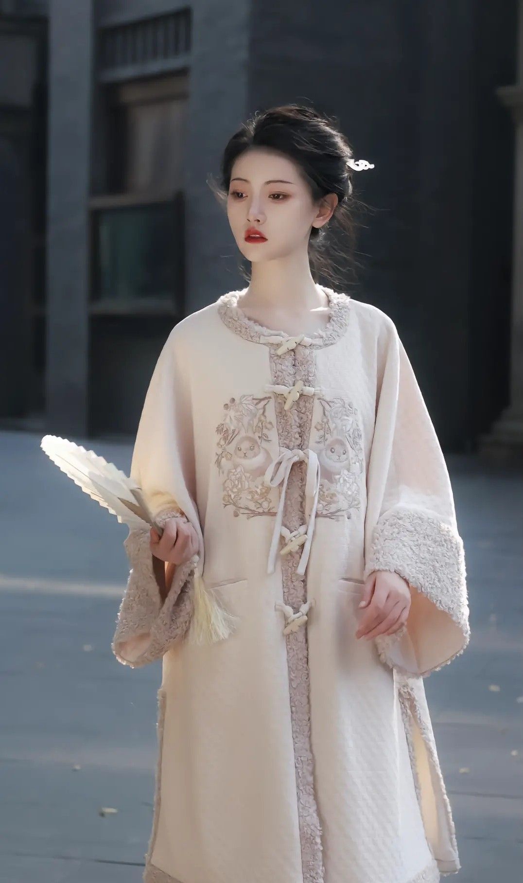 Red Jacket to Match the Horseface Skirt:A Fashion Statement in Traditional Elegance