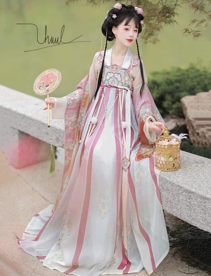 Autumn Collection of Cheongsam for Happy Grandmothers:The Embracing Beauty of Traditional Elegance Autumn Collection of Cheongsam for Happy Grandmothers:The Embracing Beauty of Traditional Elegance