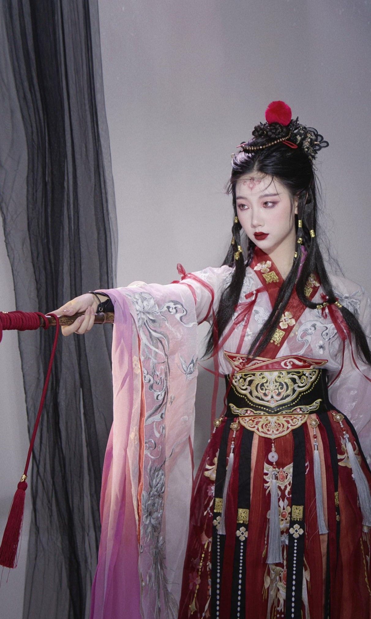Summer Attire:The Charm of Hanfu Qixiong Fashion