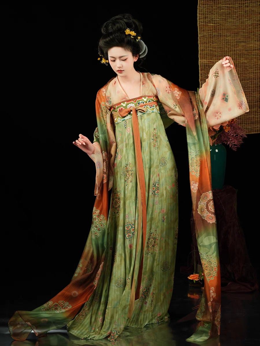 The Splendor of Tang Dynasty Princesses in Traditional Hanfu Attire during Summer The Splendor of Tang Dynasty Princesses in Traditional Hanfu Attire during Summer