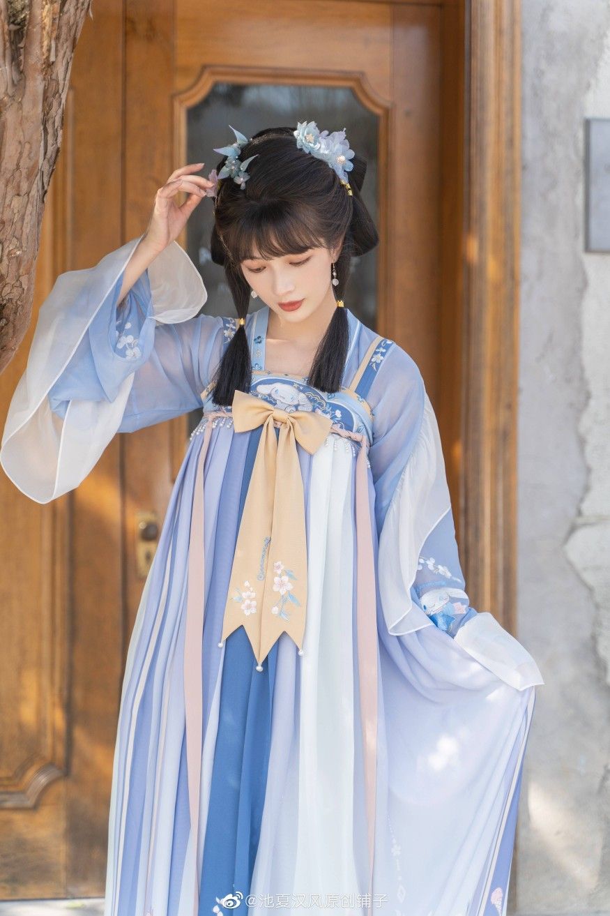 The Authenticity of Silk Cheongsam Skirt:Unveiling the Splendor of Traditional Chinese Elegance