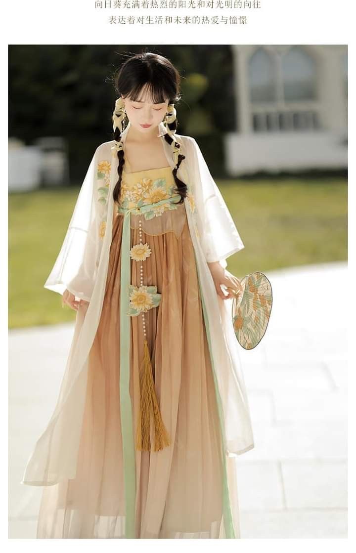 The Journey of a 12-Year-old Girl into the World of Hanfu 汉服)in Grade Five The Journey of a 12-Year-old Girl into the World of Hanfu 汉服)in Grade Five