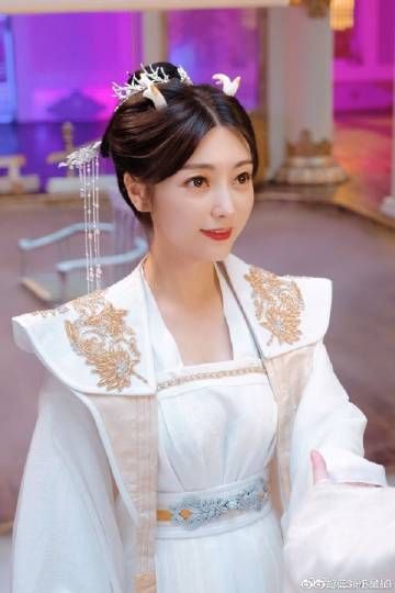 Youthful Summer Style:The Rise of the Modern Cheongsam Youthful Summer Style:The Rise of the Modern Cheongsam