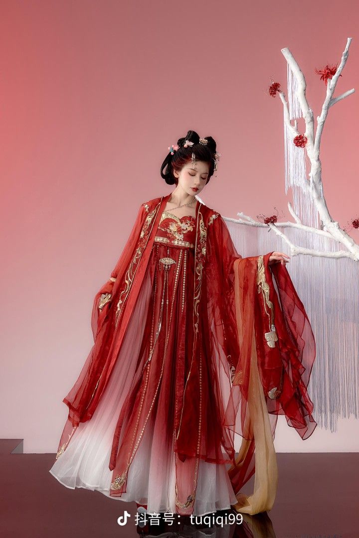 The Splendor of Tang-Style Childrens Hanfu:A Journey into Traditional Chinese童装美学 The Splendor of Tang-Style Childrens Hanfu:A Journey into Traditional Chinese童装美学
