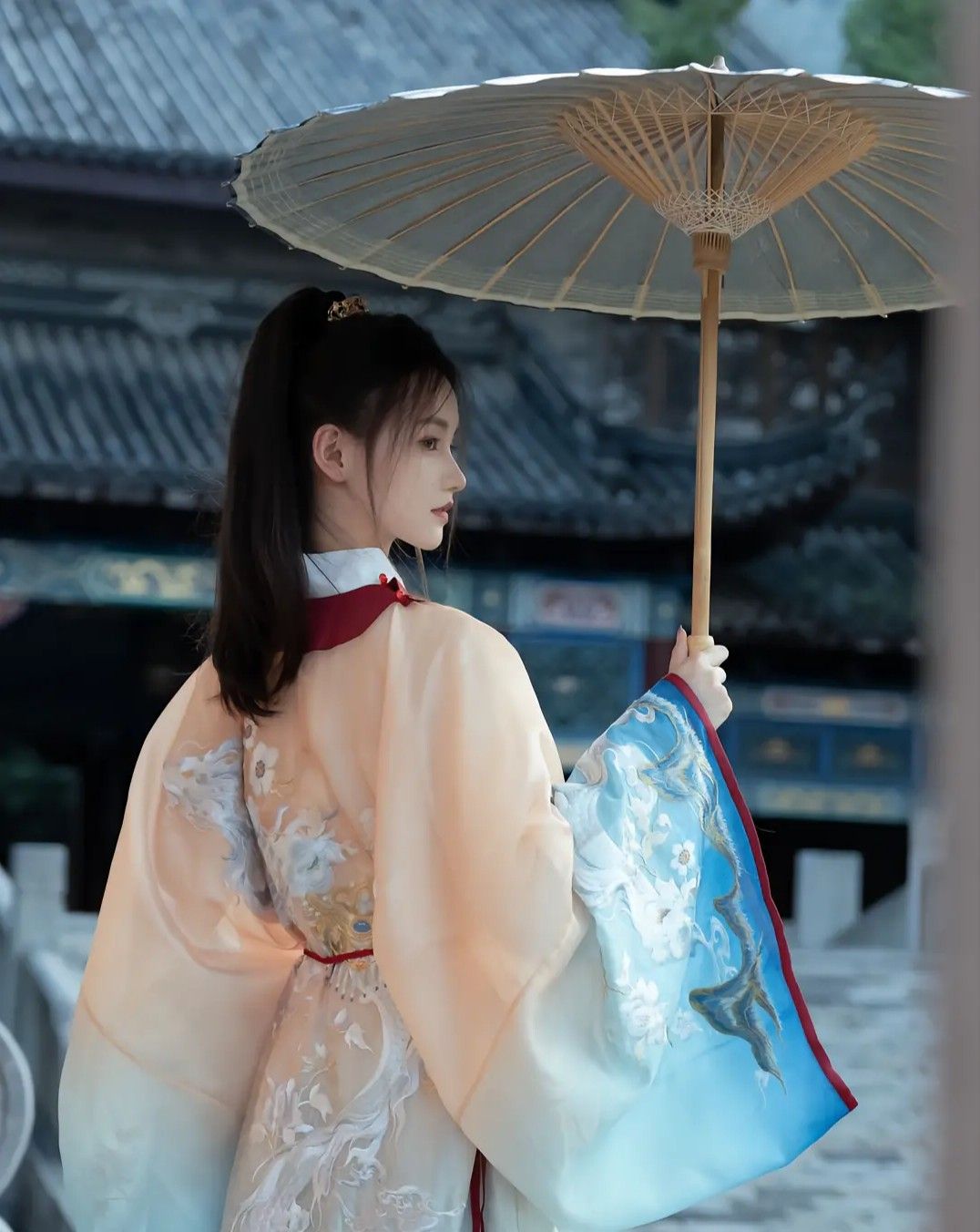 Reimagining the Cheongsam:Embracing Modernity in Traditional Chinese Ethnic Fashion
