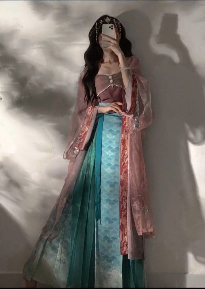 Embracing Tradition:The Evolution of Cheongsam in Fashion Show Walks Embracing Tradition:The Evolution of Cheongsam in Fashion Show Walks