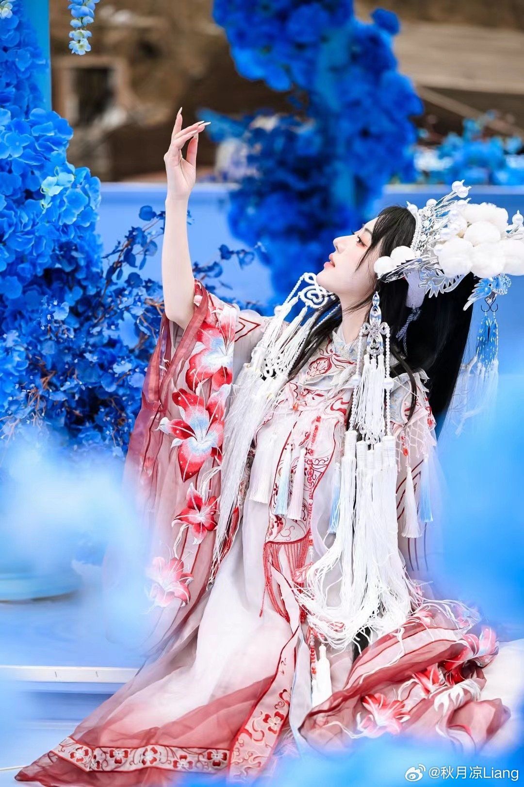Autumn Pools and Original Hanfu:A Journey into Traditional Chinese Fashion Autumn Pools and Original Hanfu:A Journey into Traditional Chinese Fashion