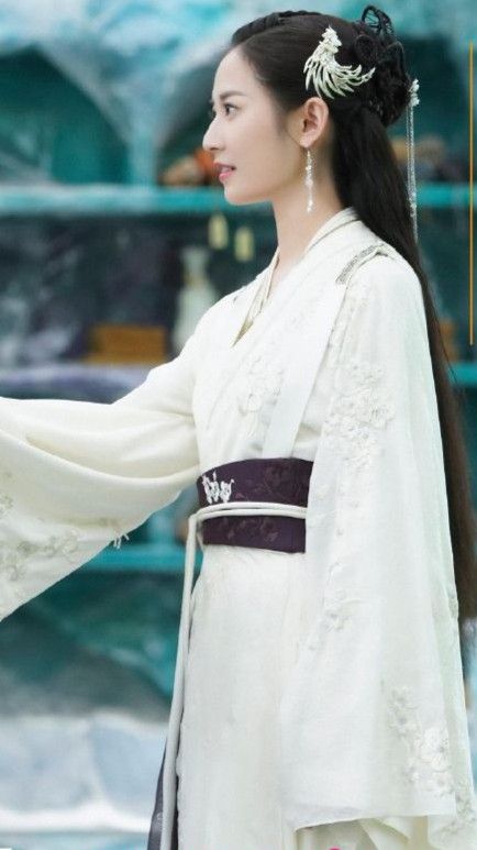 The Elegance of Black Hanfu:A Waist-Length Journey into Traditional Chinese Beauty The Elegance of Black Hanfu:A Waist-Length Journey into Traditional Chinese Beauty