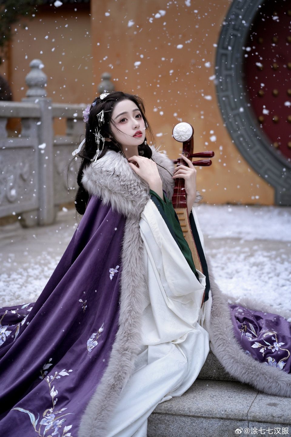 Narcissistic Elegance:The Splendid Art of Waterfall Hair Ornament in Hanfu Fashion Narcissistic Elegance:The Splendid Art of Waterfall Hair Ornament in Hanfu Fashion