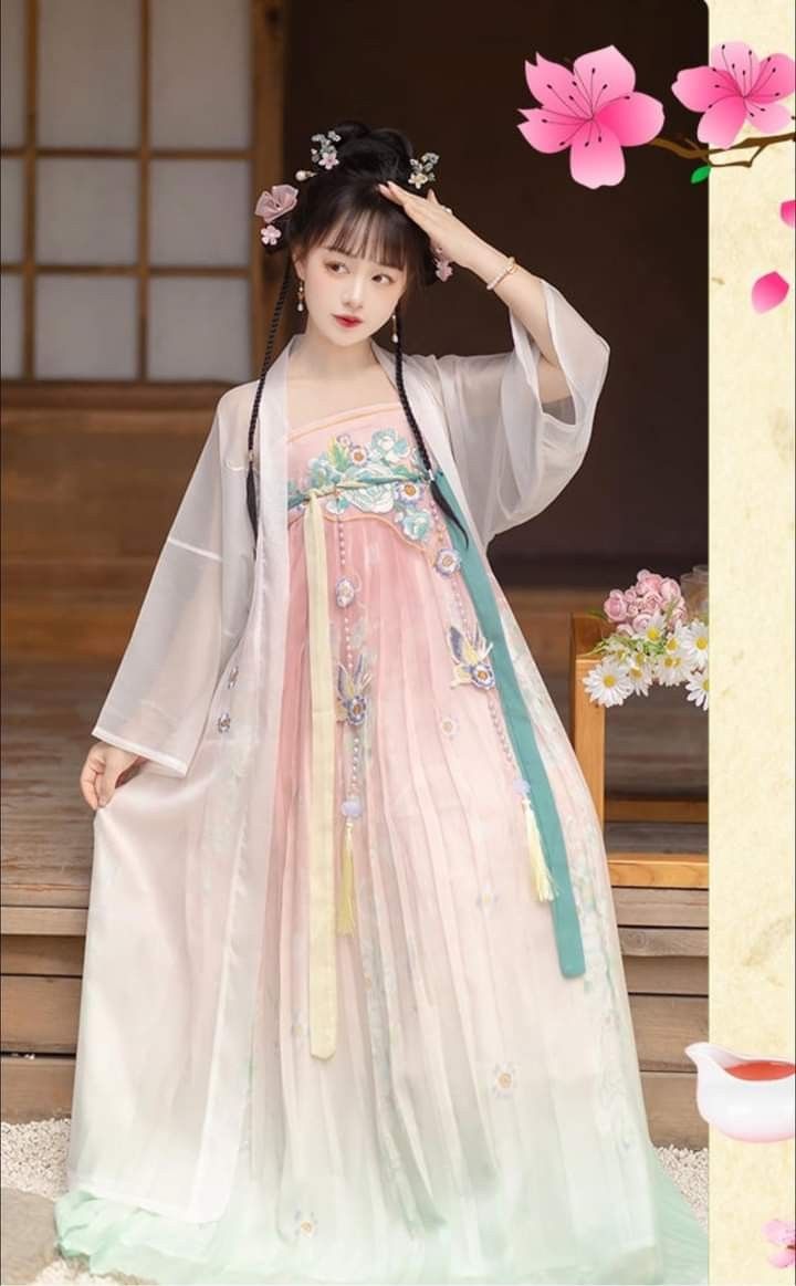 Winter Cheongsam:A Traditional Beauty in the Cold Season